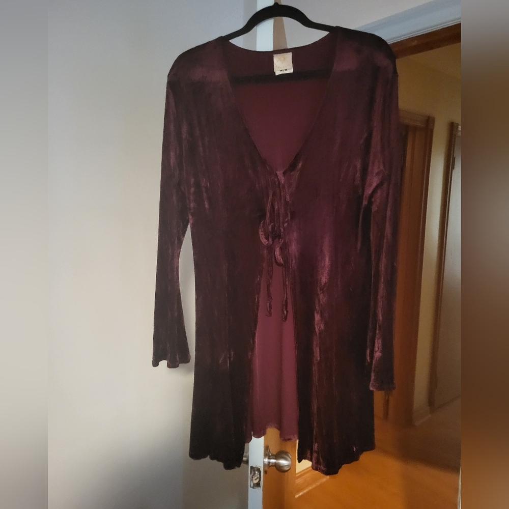 VINTAGE BURGUNDY VELVET TOP